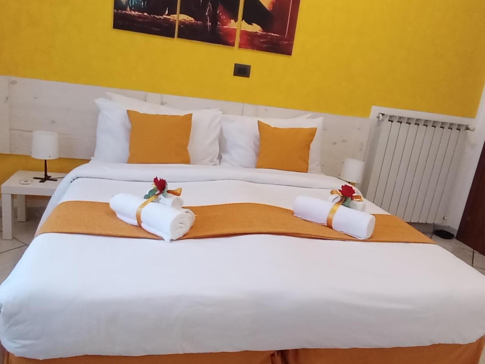 G&G Giusy E Gabry Bed & Breakfast Santhia Bagian luar foto